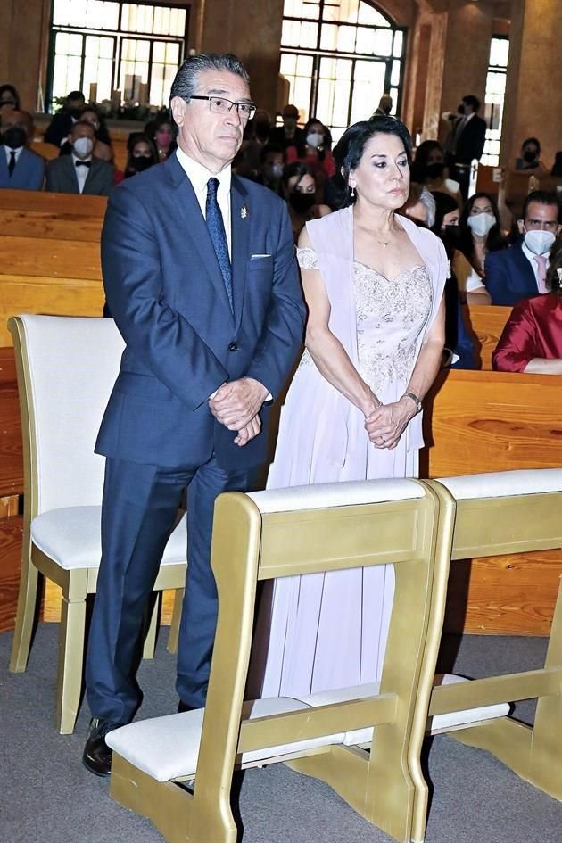 PAPÁS DEL NOVIO. José Antonio Rosique y Gloria Cedillo de Rosique