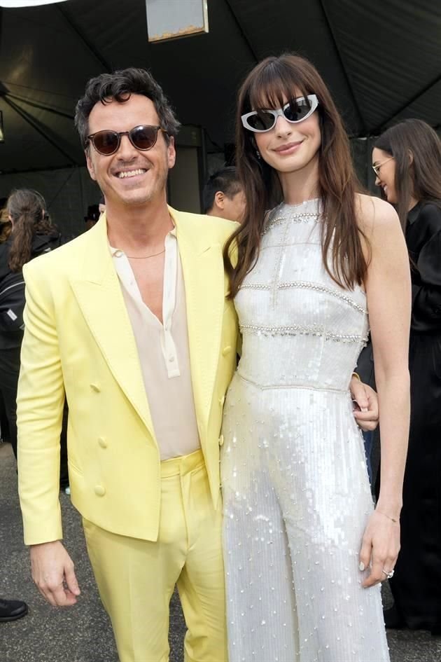 Andrew Scott y Anne Hathaway pudieron tomarse una foto juntos previo a la ceremonia.