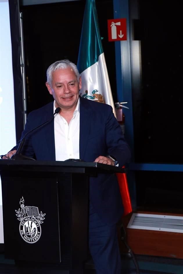 Mario Adrián Flores Castro
