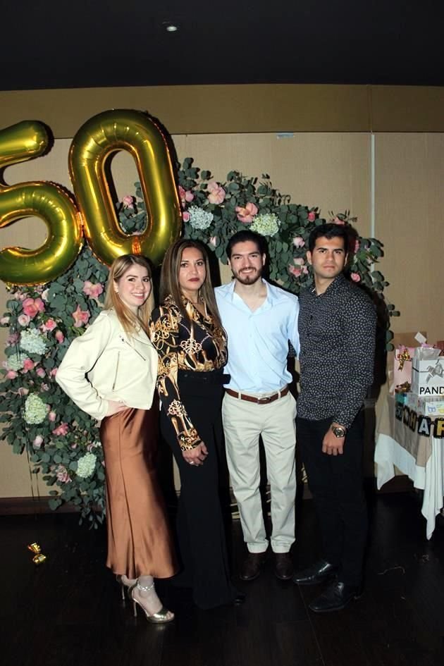 Scarlet Guerra, Susana Carrillo, Brandon Guerra y Ricardo Guerra Carrillo