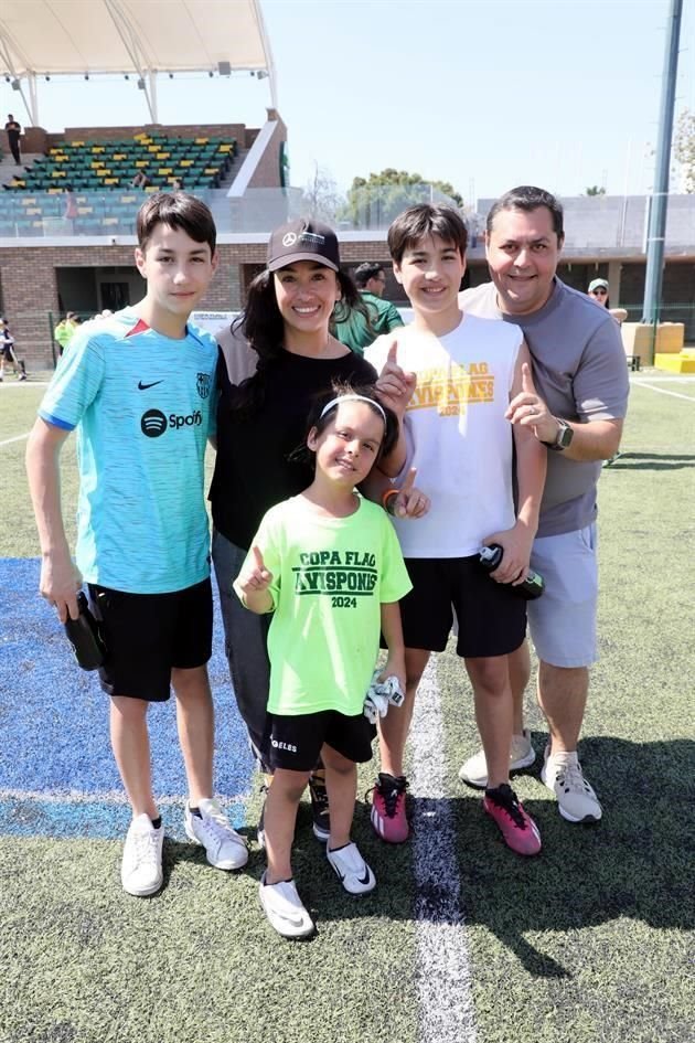 Alejandro Garza, Mima Hernández de Garza, Adrián Edu Garza, Edu Garza y Alvaro Garza