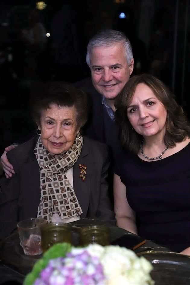 Humberto Llovera, Graciela Zambrano de Llovera y Teresa Cantú de Llovera