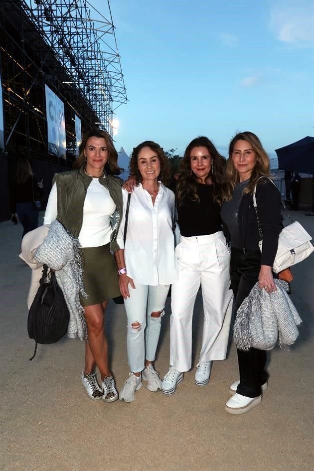 Gaby Ibarreche, Cecilia López, Mónica Guerrero y Claudia  Zamudio