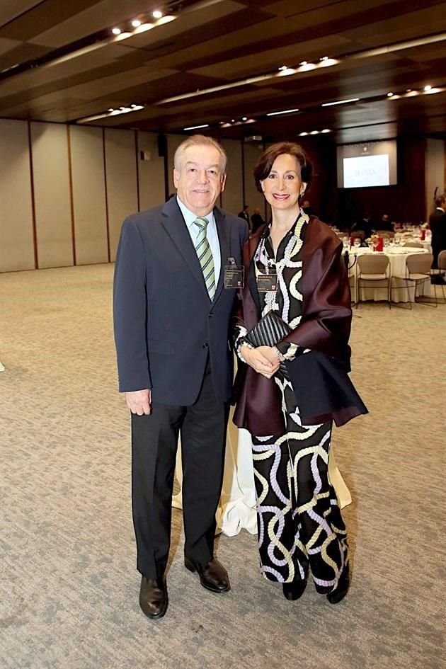 Javier Fernández Carbajal y Marcela Barrera de Fernández