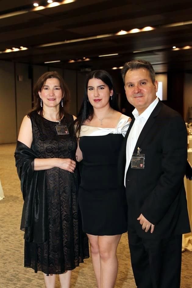 Laura González de Lazcano, Elsa Lazcano y Héctor Lazcano