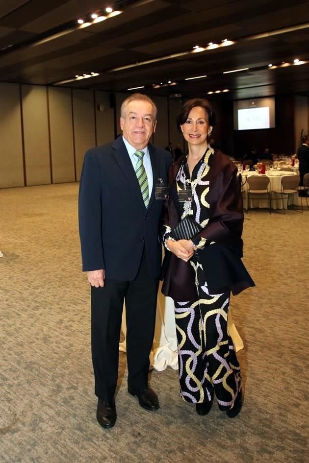 Javier Fernández Carbajal y Marcela Barrera de Fernández