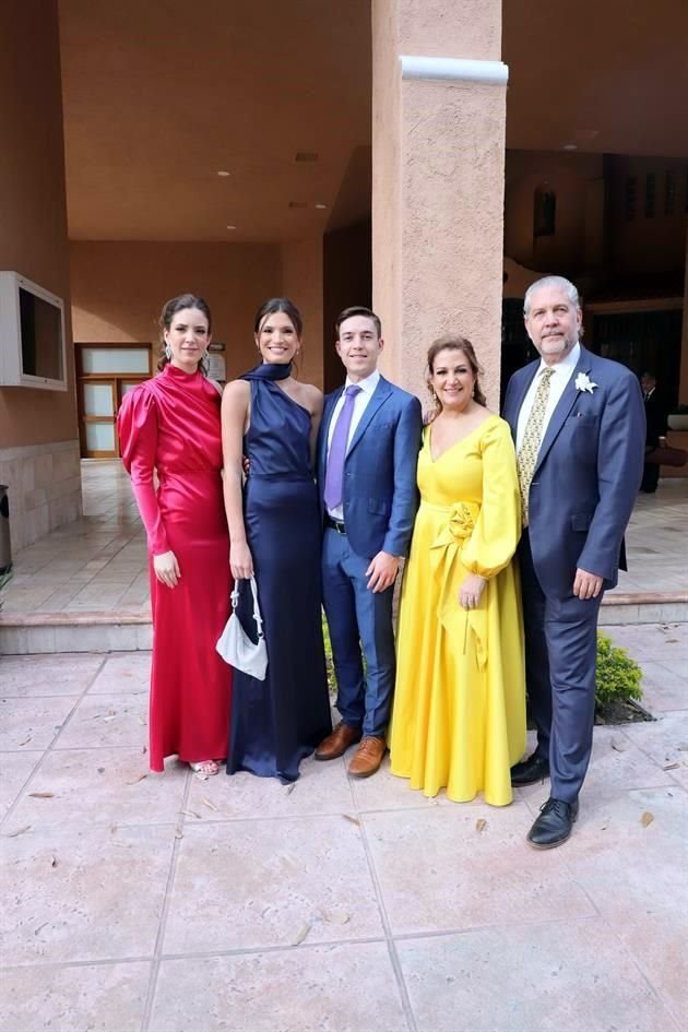 Greta Warnholtz, Hannah Gray, Edgar Warnholtz Pérez, Lydia Pérez de Warnholtz y Edgar Warnholtz