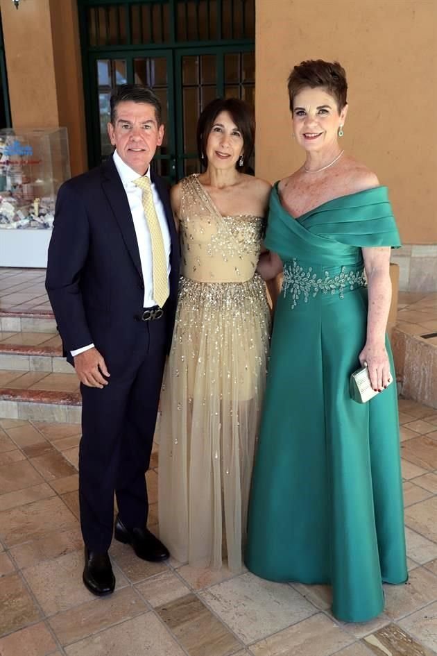 Jesús Zubiría, Lorena Assad de Zubiría y Rocío Zubiría