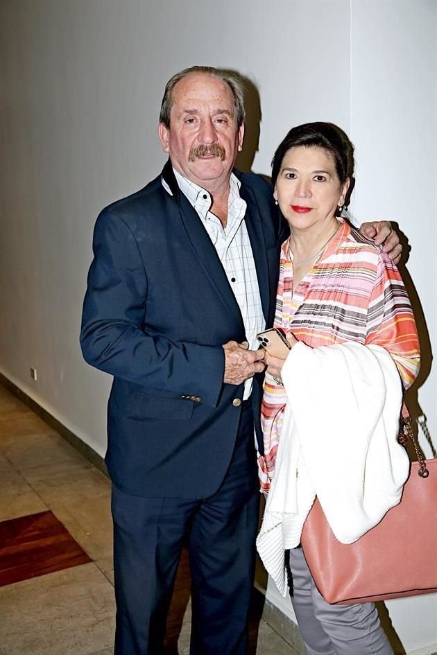 Santiago Piccone y Martha de Piccone