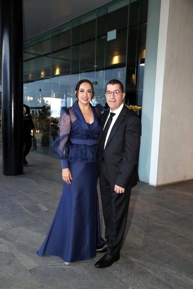 Lily Flores de Martínez y Eduardo Martínez