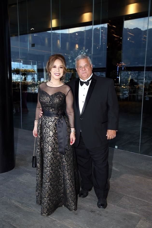 Elisa Olivares y Gilberto Treviño