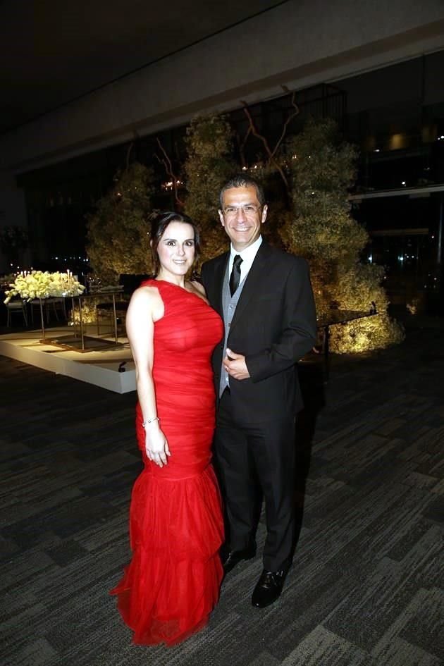Rosy de Olivares y Adrián Olivares