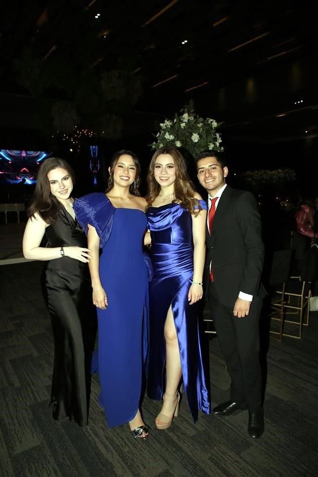 Daniela Cárdenas, Valeria Ibarra Perales, Katia González y Mauricio Lozano