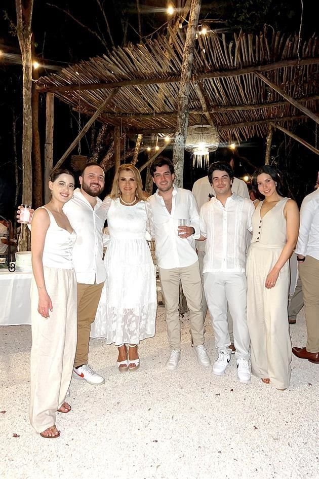 Teté Plascencia, David Fernández, Claudia Ibarra, Mauricio Palencia, Eugenio Rodríguez y Mony Rodríguez