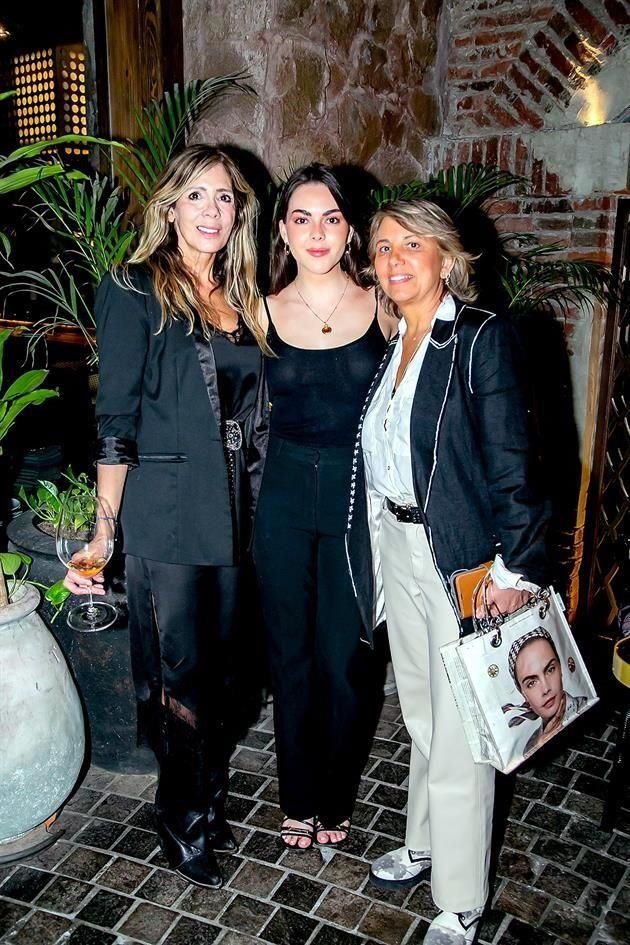 Susana Altamirano, Ana Pau Flores y Rebeca Garza Buerón