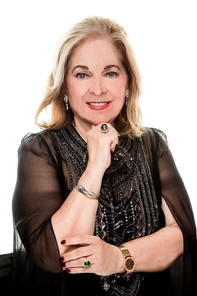 Liliana Melo de Sada. Promotora Cultural, fue presidenta de la ESMDM, presidenta del Comité Organizador del Paseo de la Mujer Mexicana, expresidenta del Patronato del Festival Santa Lucía.