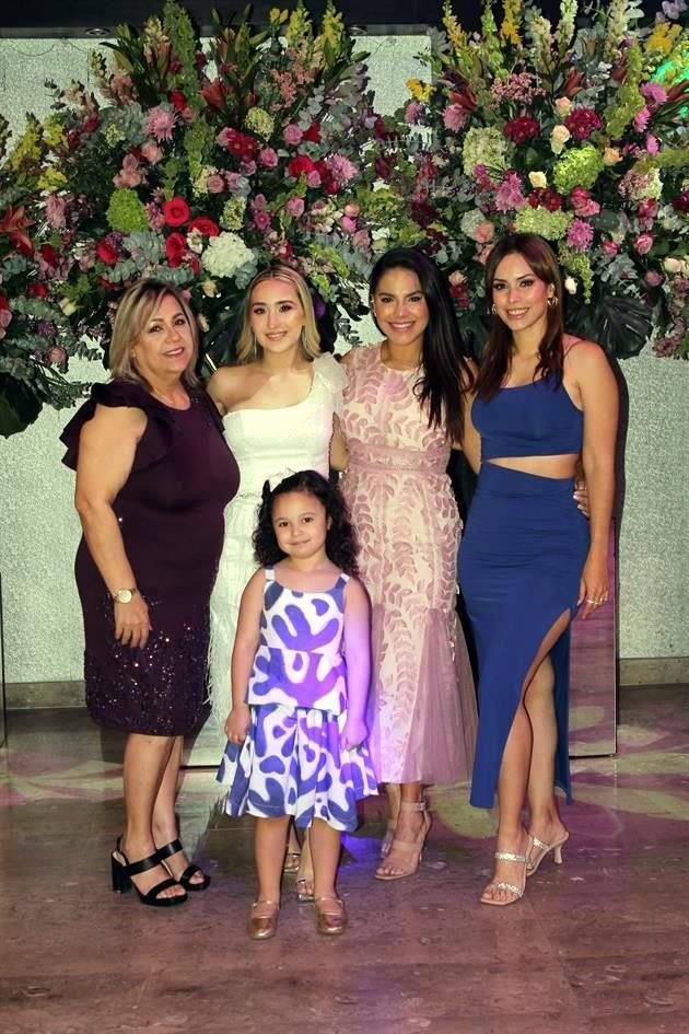 Adriana Reyna, Marifer Garza Martínez, Kathya Cantú, Ana Karen Chapa y Marcela Cantú