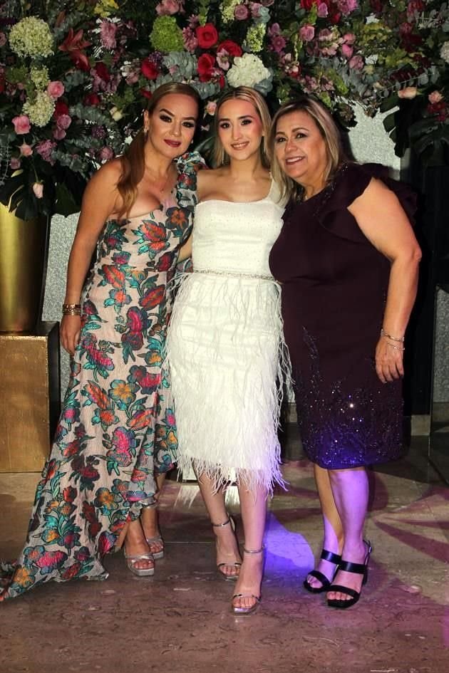 Laura Martínez, Marifer Garza Martínez y Adriana Reyna