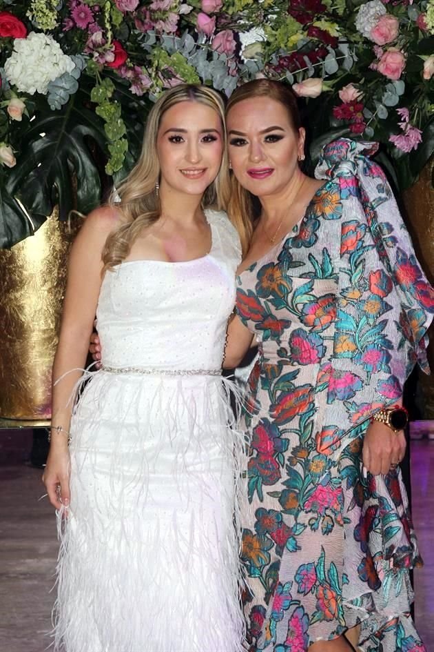 Marifer Garza Martínez y Laura Martínez