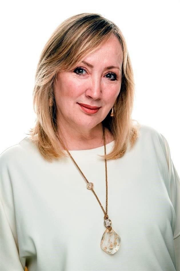 Sofía Segovia de Sada. Escritora, periodista, guionista y tallerista. Autora del exitoso libro 'El Murmullo de las Abejas'.