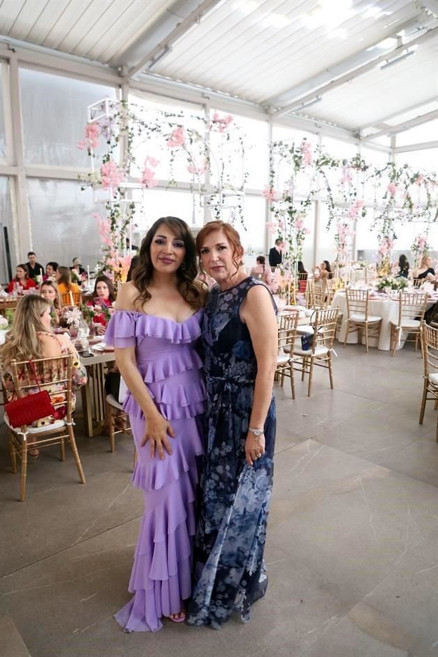 Margarita Hernández de Garza y Dora Quiroga de González