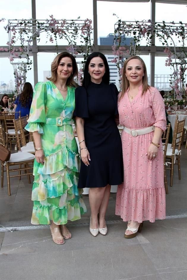 Marcela Guajardo de Elizondo, Karla Elizondo de Elizondo y Myriam Torres de Beltrán