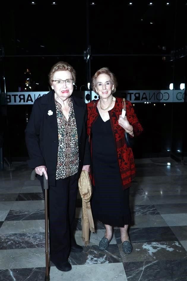 Margot de Aldape y María Esther Parás de Gómez