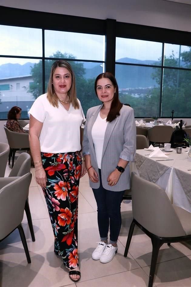 Ana Cárdenas de Sánchez y Patricia Vélez de Guadiana