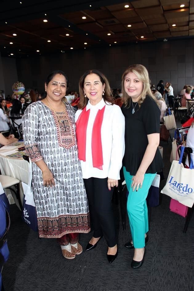 Aparna Balakrishnan, Laura Lozano y Adriana Núñez