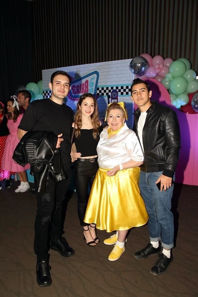 Adrián Nava, Daniela Alegría, Elia Tamez y Rodrigo Nava