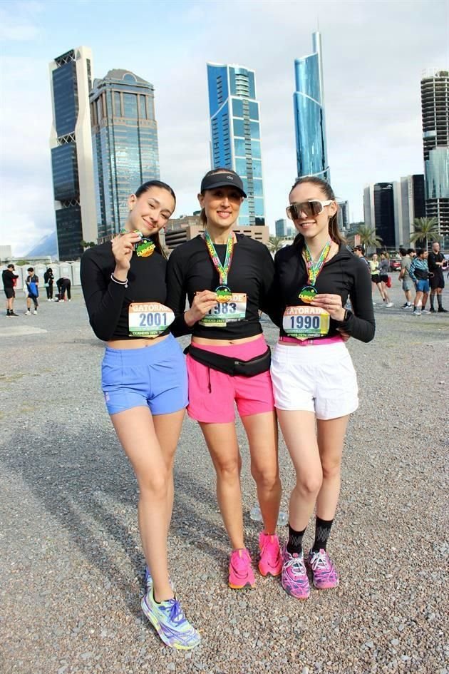 Angela González, Gladys Reyes y Fernanda González