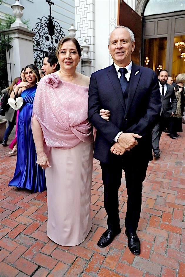 PAPÁS DEL NOIVO. Teresita Tinoco de Ramírez y Francisco Ramírez Muñoz