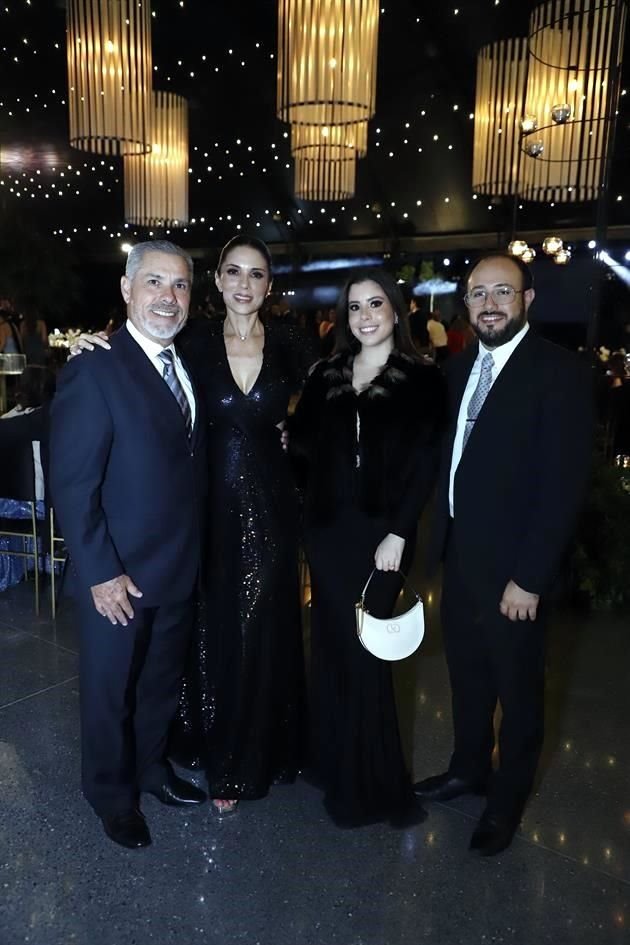 Andrés Martínez, Nora Gómez, Nora Martínez y Rafael Benítez
