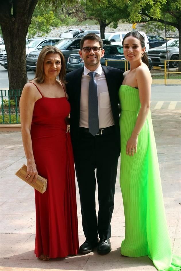 Aracely González, Mauricio Ayala y Raquel Garza