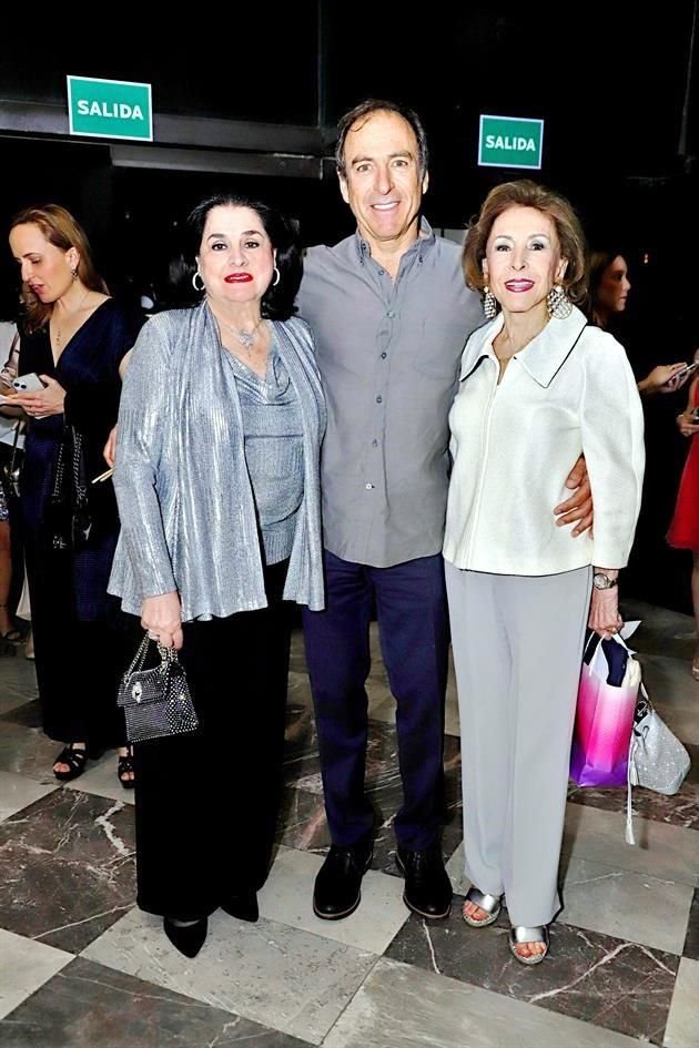 Alicia Boesch de Santos, Alberto Garza Santos y Yolanda Santos de Hoyos