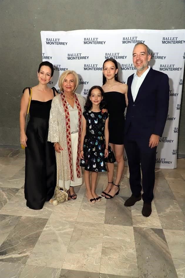 Valeria Guerra, Lupita Siller, Amelia Navarro, Inés Navarro y Mauricio Navarro