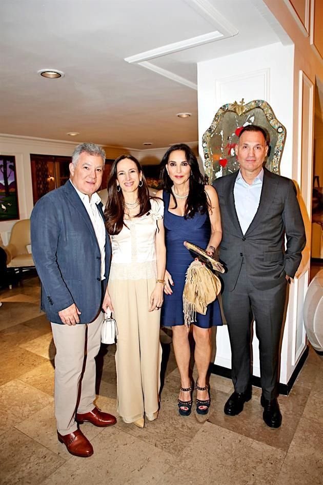 Armando González, Yolanda Garza de González, Diana García Varela y Federico Zambrano