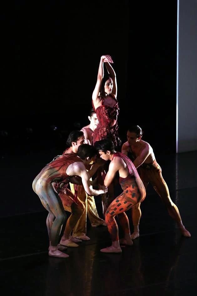 'Trascendiendo' del Ballet de Monterrey.