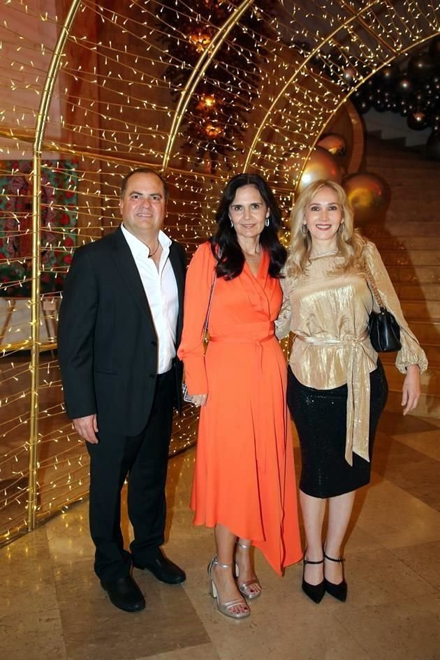 Hernando Zambrano, Olga Canales de Zambrano y Lorena Gutiérrez de Garza