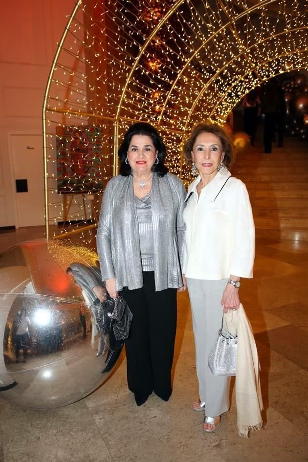 Alicia Boesch de Santos y Yolanda Santos de Hoyos