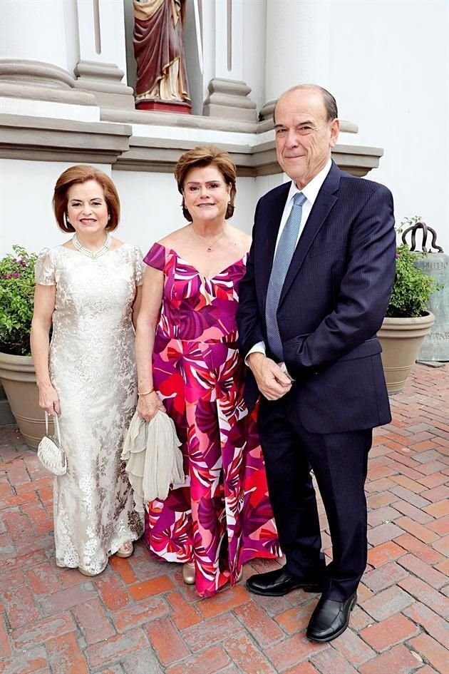 Graciela Zavala de Leal, Belinda Zavala de Martínez y Óscar Martínez
