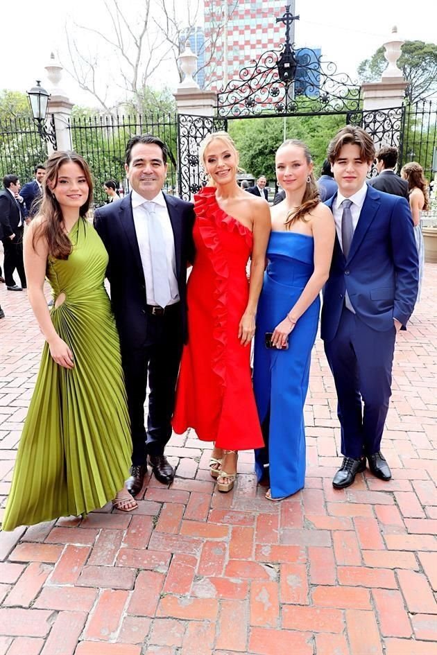 Renata Zavala Erhard, Óscar Zavala, Frieda Erhard de Zavala, María Inés Gómez y Óscar Zavala Erhard