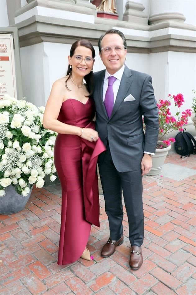 Sandra de Lozano y Emilio Lozano