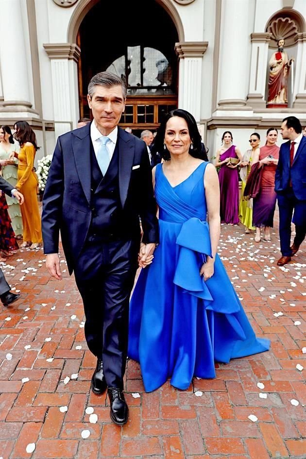 Jaime Elizondo Guajardo y Cristina Zavala de Elizondo, papás de la novia.