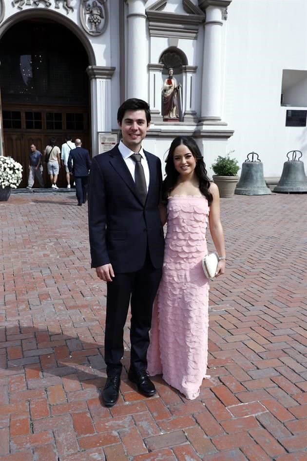 Carlos Llovera y Frida Zavala
