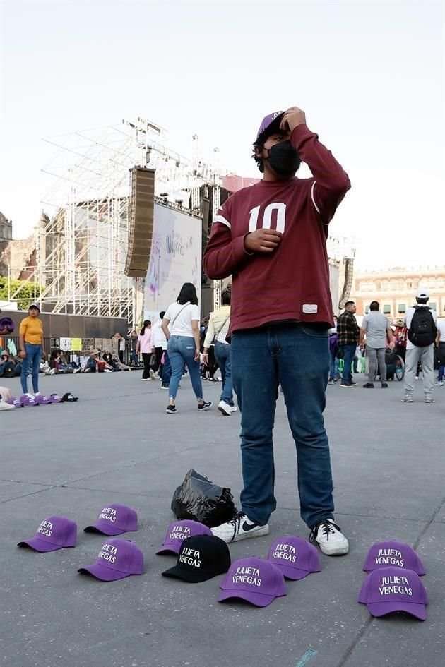 Y las ventas no podían faltar en el morado característico de la lucha feminista.