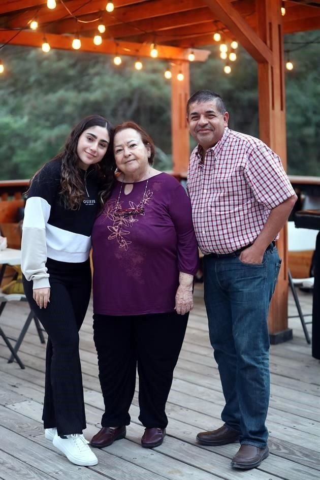 Kelly Cepeda, Bertha Garza y René Tijerina