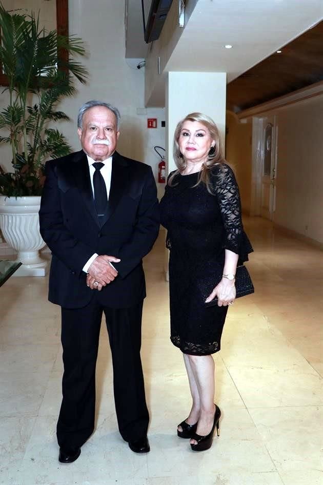 Daniel Villarreal y María de los Ángeles Garza de Villarreal