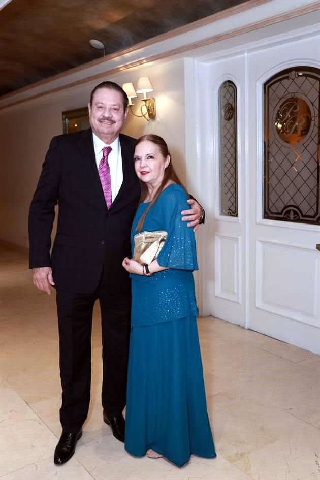Francisco Alvardo y Blanca Garza