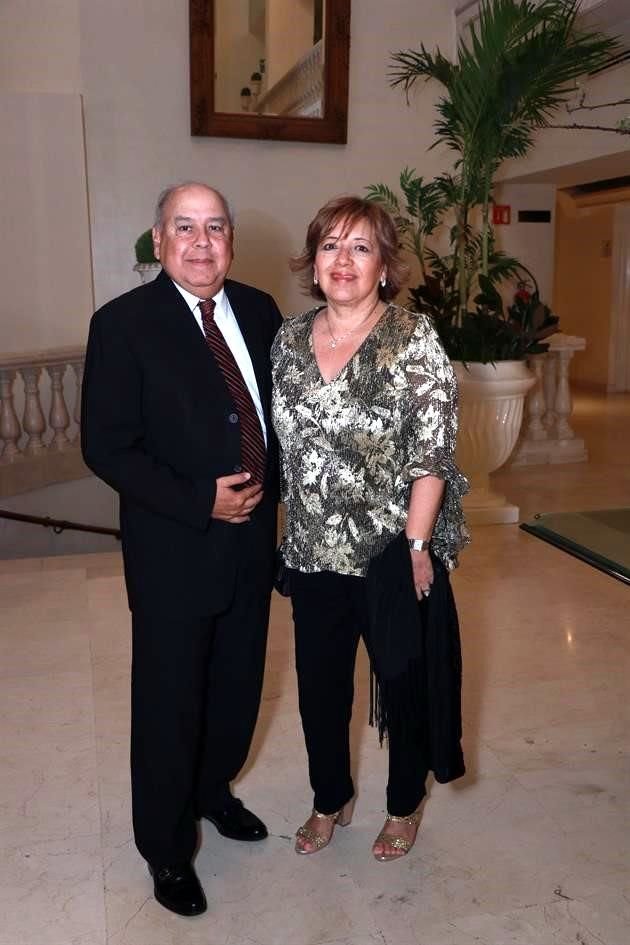 Gilberto Montiel Amoros y Julia de Montiel
